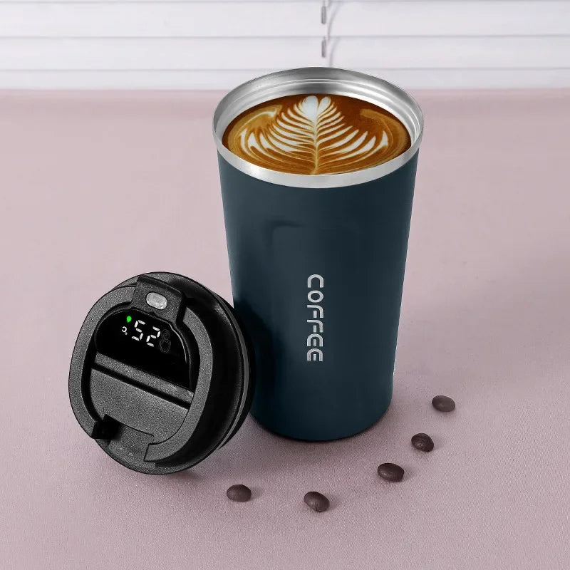 Taza de café con pantalla térmica